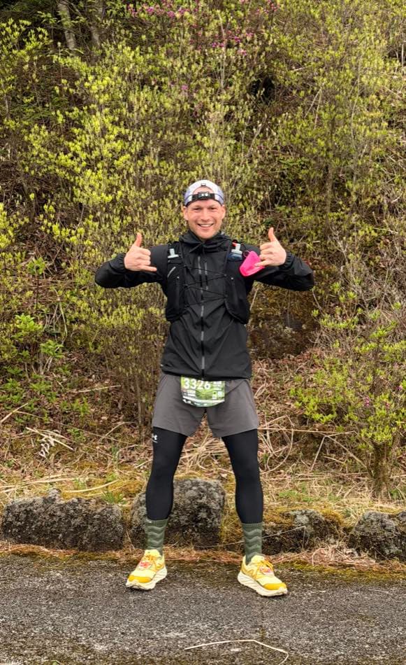 Thumbs up on a trail during Fuji 100 preparation